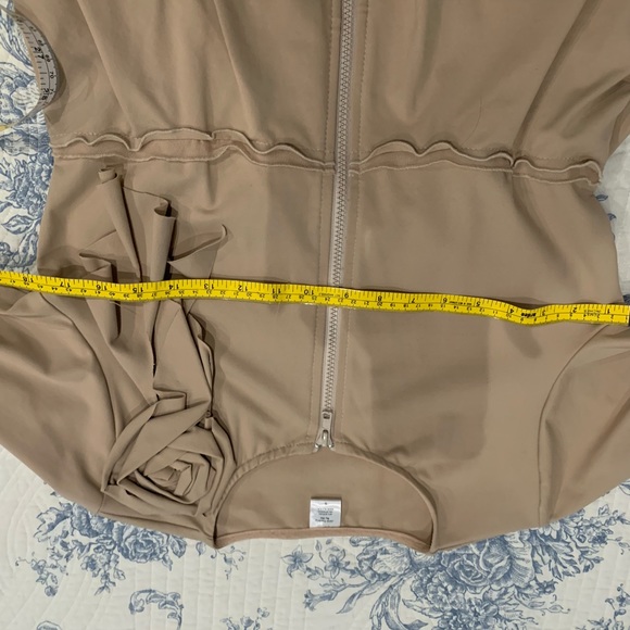 Jane Darling By Me tan stretch jacket/top - size Small. Like new EUC. - Picture 6 of 10